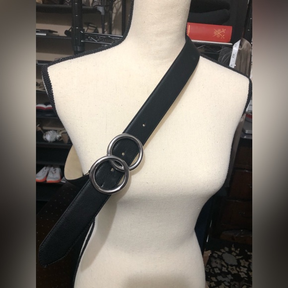 Express Double O-Ring Buckle Black Silver Medium NEW - Picture 1 of 6